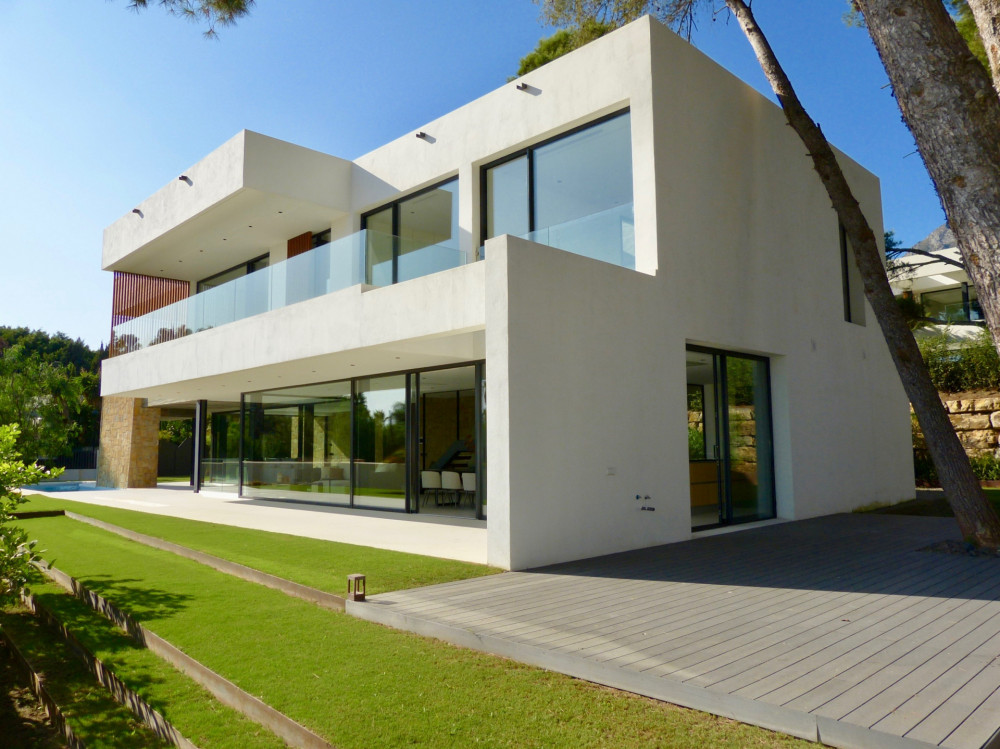 Nagüeles - Immaculate 5 bedroom luxury villa - sea views - completed 2020