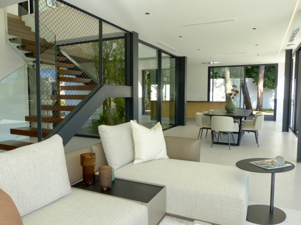 Nagüeles - Immaculate 5 bedroom luxury villa - sea views - completed 2020 Image 4