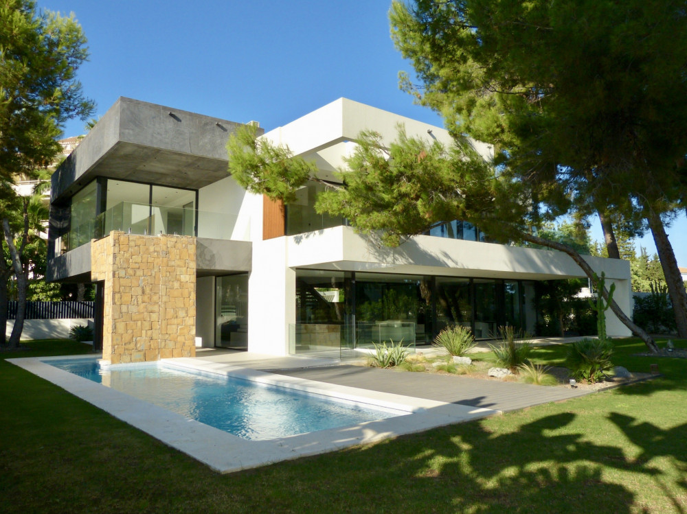 Brand new 4 bedroom villa - superb condition - private pool &amp; gardens -...