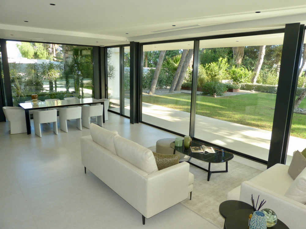 Brand new 4 bedroom villa - superb condition - private pool &amp; gardens -... Image 2
