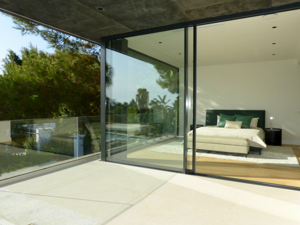 Brand new 4 bedroom villa - superb condition - private pool &amp; gardens -... Image 3