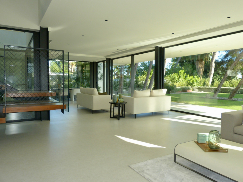 Brand new 4 bedroom villa - superb condition - private pool &amp; gardens -... Image 6