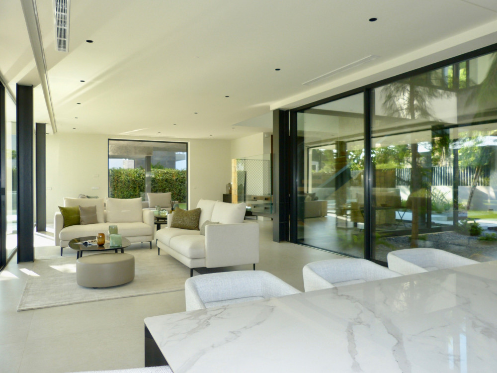 Brand new 4 bedroom villa - superb condition - private pool &amp; gardens -... Image 8