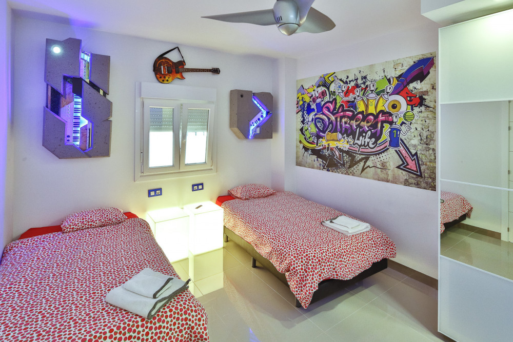 Recently refurbished three bedrooms apartment in Puerto Banus Image 8