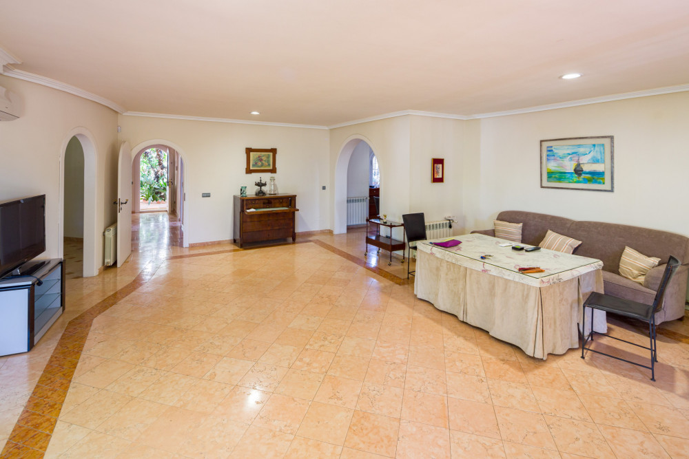 Spectacular property situated in a privileged area. Image 13