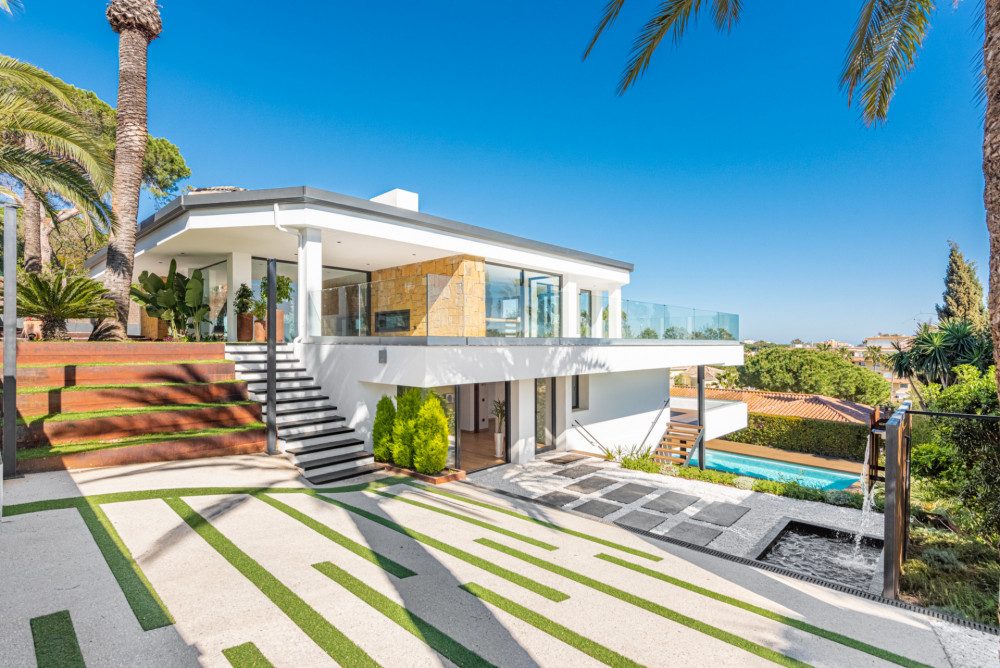 Stunning villa  totally refurbished in Marbella east with sea views and key r... Image 2