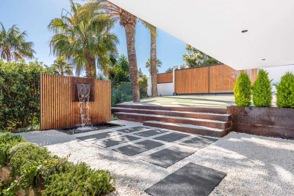 Stunning villa  totally refurbished in Marbella east with sea views and key r... Image 15