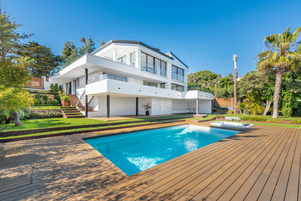 Stunning villa  totally refurbished in Marbella east with sea views and key r... Image 16