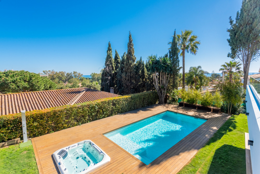 Stunning villa  totally refurbished in Marbella east with sea views and key r... Image 20