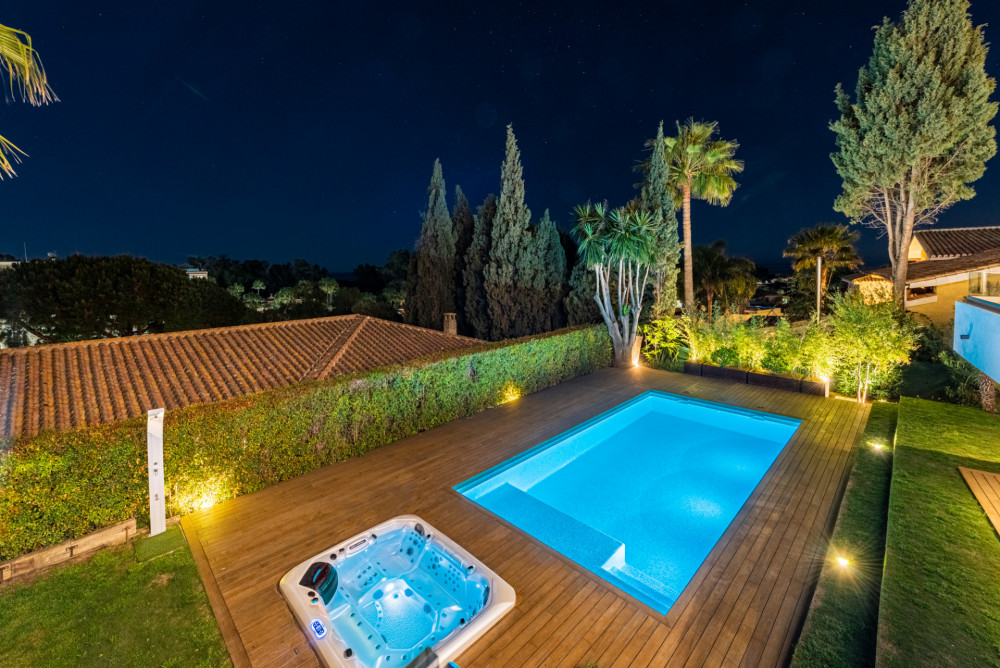 Stunning villa  totally refurbished in Marbella east with sea views and key r... Image 23