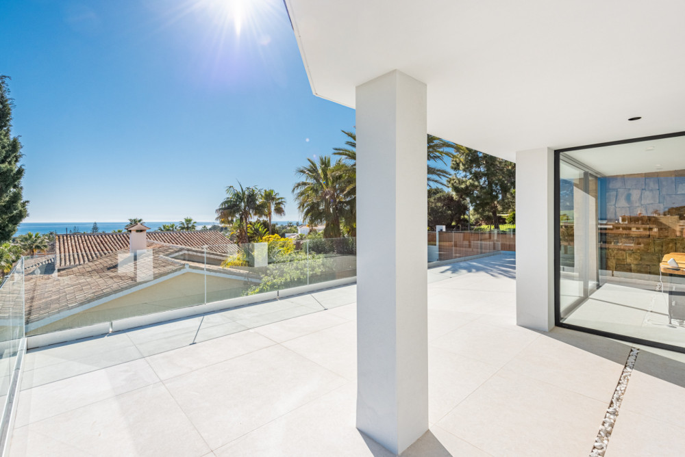Stunning villa  totally refurbished in Marbella east with sea views and key r... Image 35