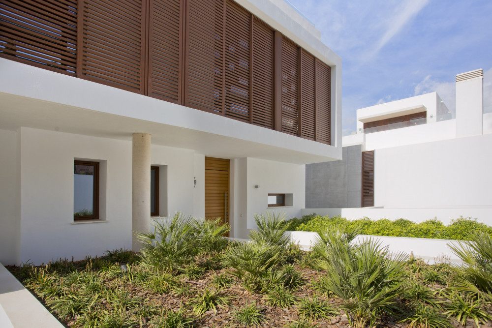 STUNNING CONTEMPORARY 3-BEDROOM SEMI-DETACHED VILLA ON EXCLUSIVE GOLDEN MILE... Image 6
