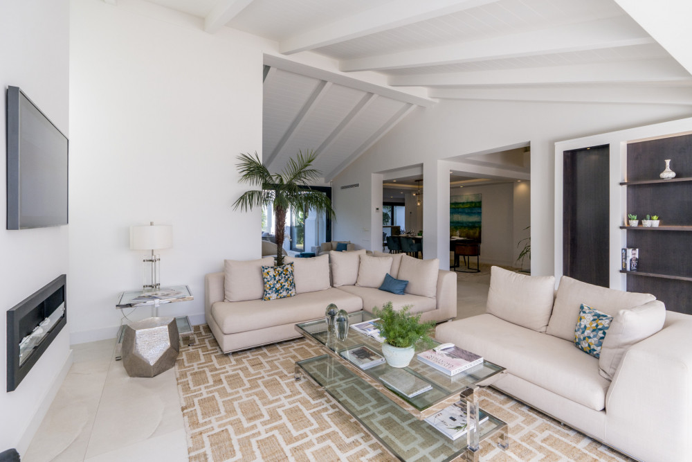 Luxury Modern Villa in Nagueles Image 14