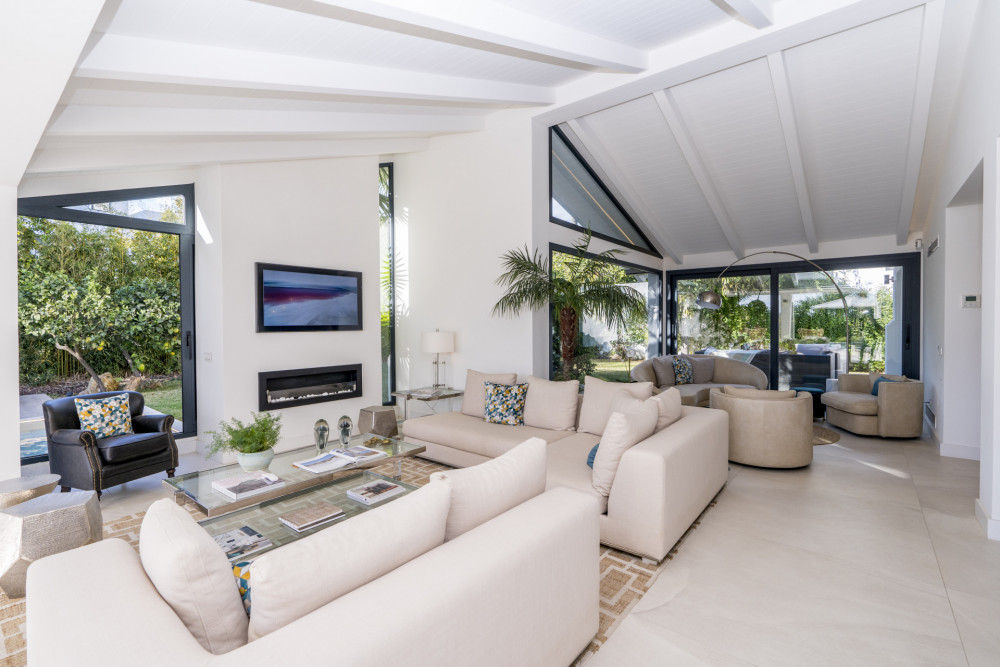 Luxury Modern Villa in Nagueles Image 17