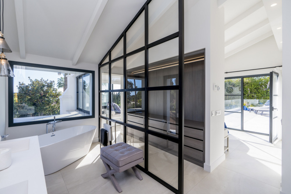 Luxury Modern Villa in Nagueles Image 38