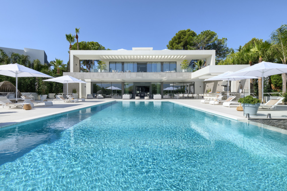 Super luxury villa built with the finest qualities and state-of-the-art techn...