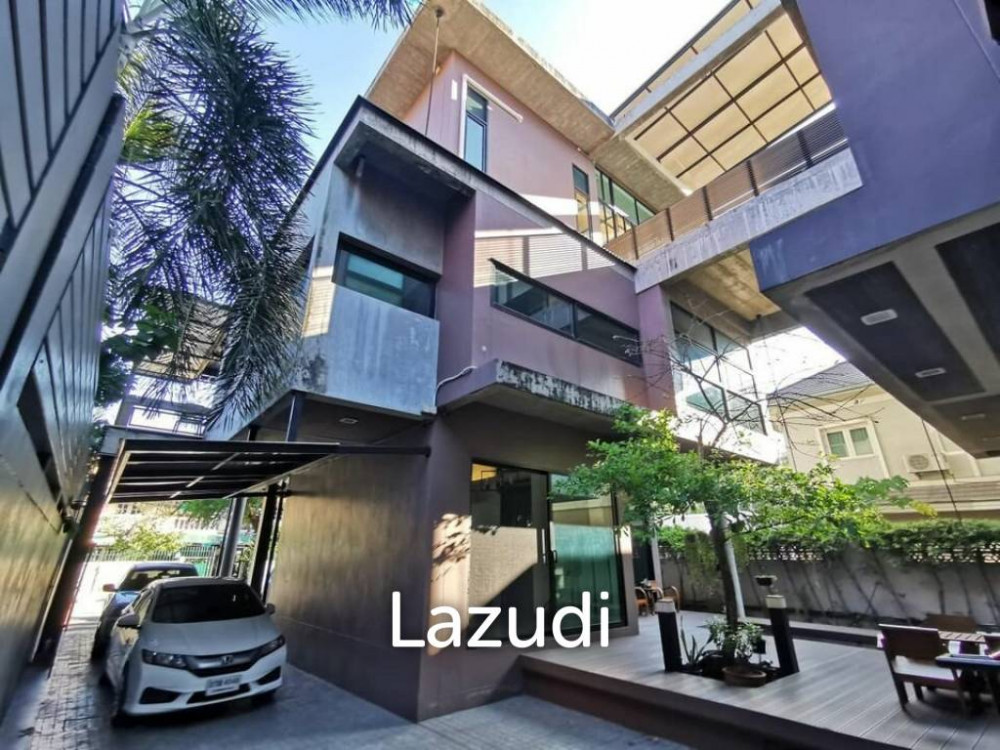 Oriental Loft Detached House in Lat Phrao For Sale Image 1