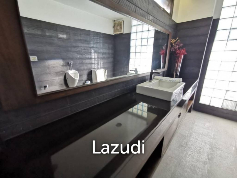 Oriental Loft Detached House in Lat Phrao For Sale Image 8