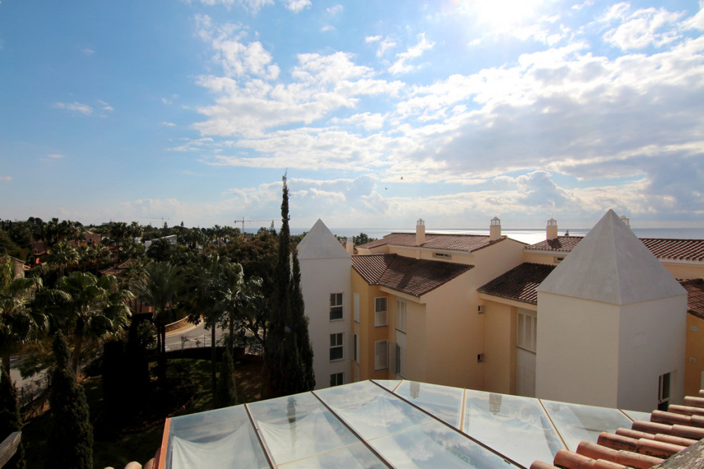 Spectacular Duplex-Penthouse in Bahía de Marbella Image 16