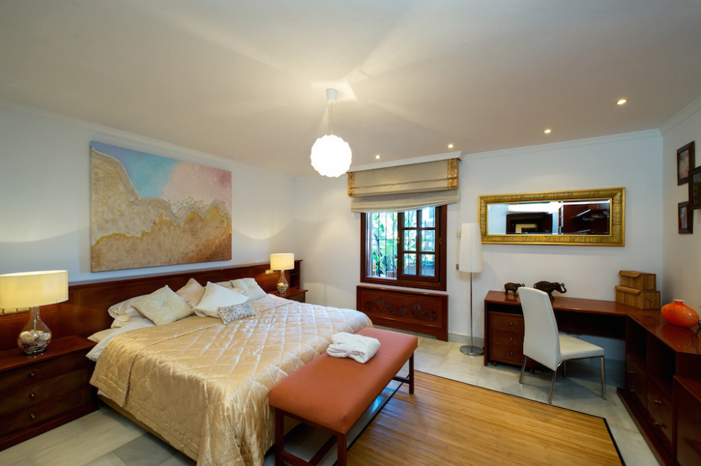 Luxurious Front Line Beach Villa Image 24