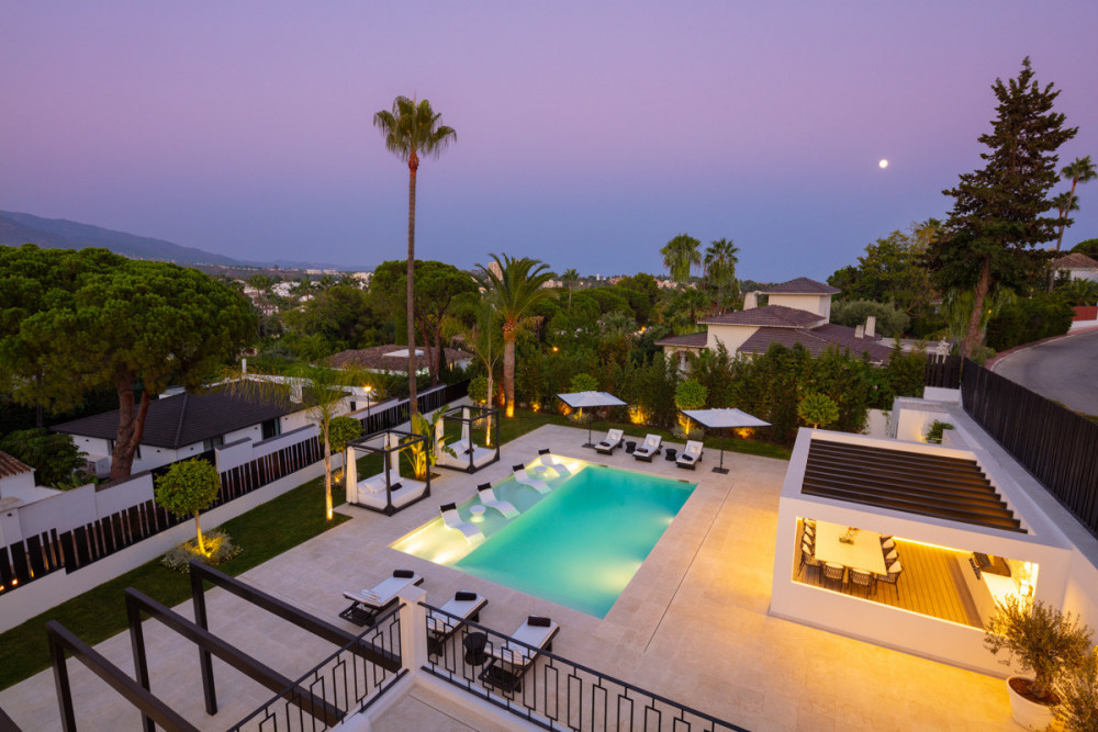Stunning luxury villa located in the heart of the Nueva Andalucia Golf Valley... Image 26