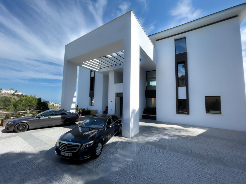Newly built villa with 12 bedrooms Image 6