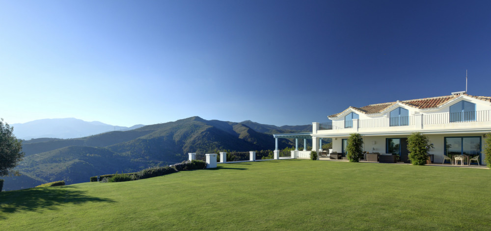 Luxurious villa on a double plot of 7.000m2 with panoramic views to the Medit... Image 2