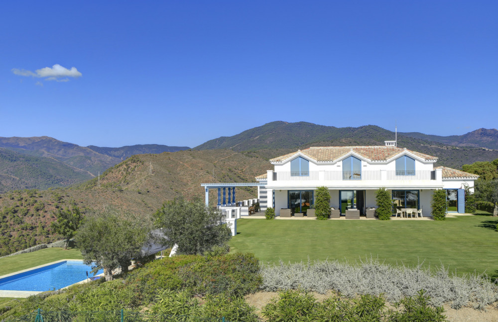 Luxurious villa on a double plot of 7.000m2 with panoramic views to the Medit... Image 3