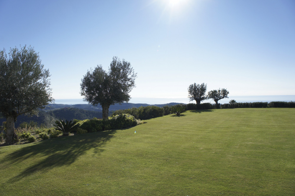 Luxurious villa on a double plot of 7.000m2 with panoramic views to the Medit... Image 19