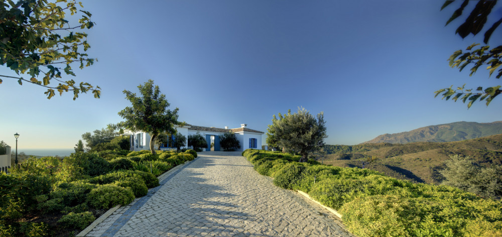 Luxurious villa on a double plot of 7.000m2 with panoramic views to the Medit... Image 21