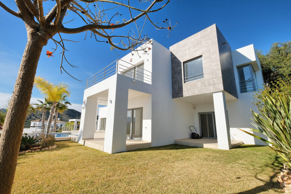 New built quality villa in gated community in Benahavis