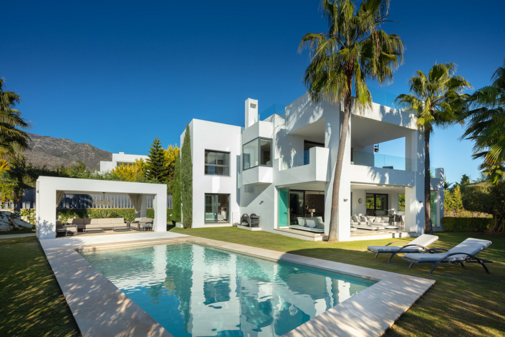 Modern villa located in a prestigious residential area within the Golden Mile...