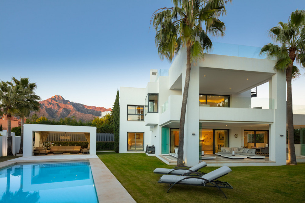 Modern villa located in a prestigious residential area within the Golden Mile... Image 2
