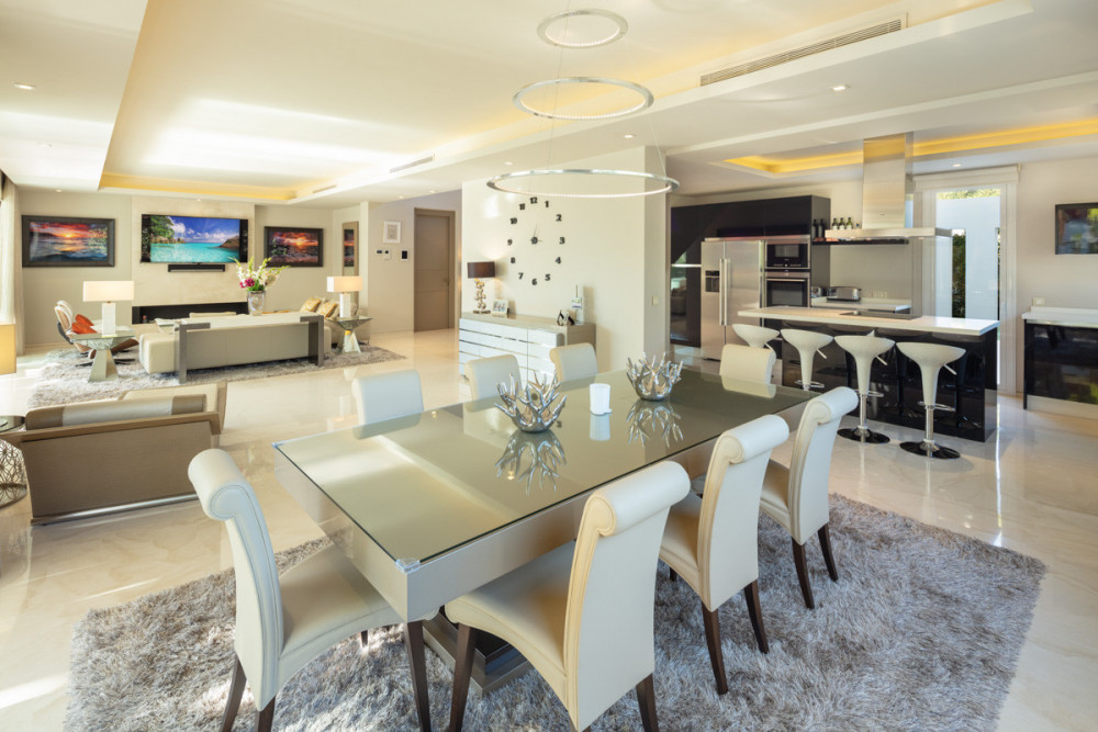 Modern villa located in a prestigious residential area within the Golden Mile... Image 6