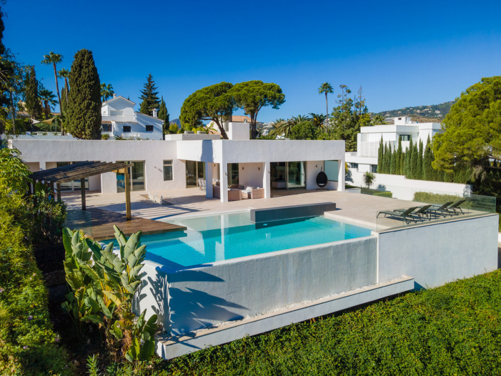 Beautiful frontline golf villa situated in the heart of the Golf Valley