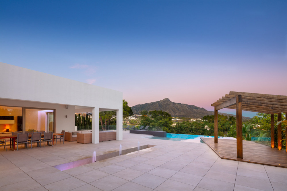 Beautiful frontline golf villa situated in the heart of the Golf Valley Image 11