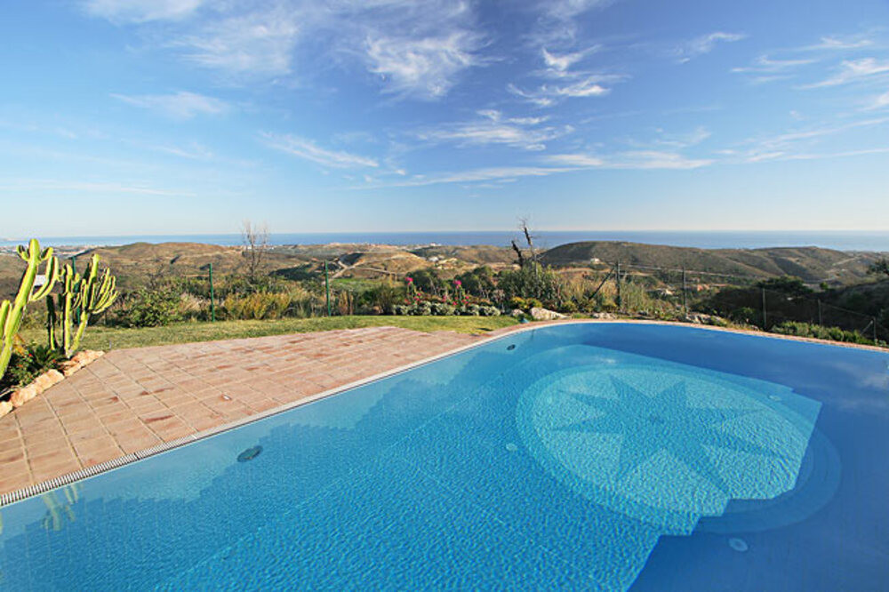 Villa with panoramic views to the Mediterranean Sea and the Coast. Image 12