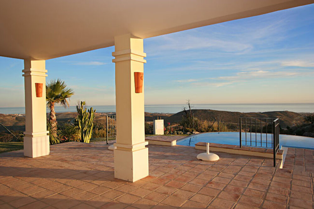 Villa with panoramic views to the Mediterranean Sea and the Coast. Image 15