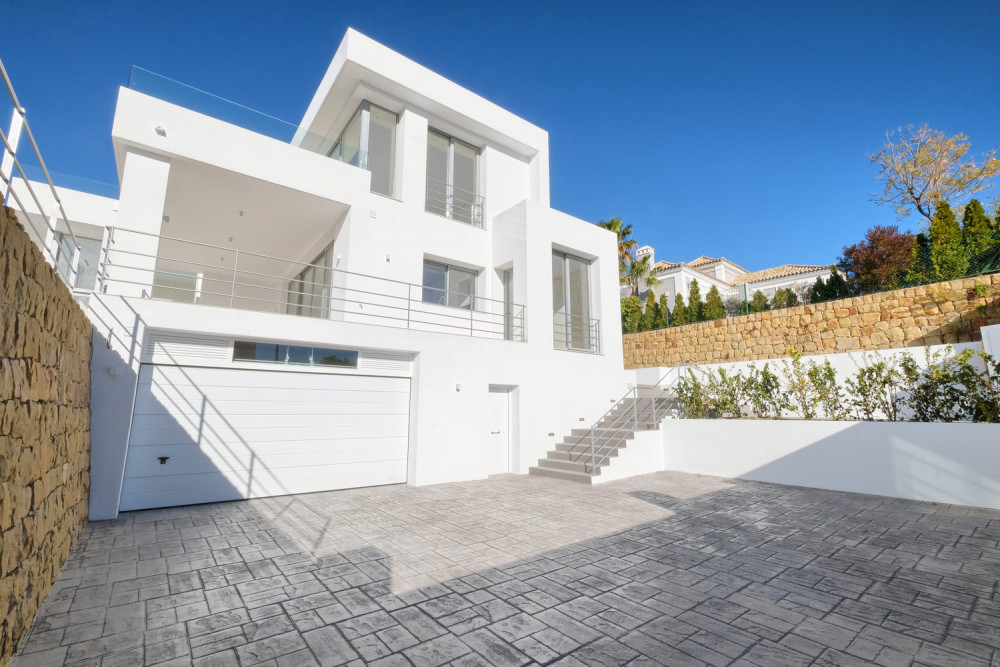 New built quality villa in Benahavis Image 3