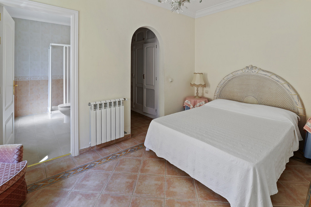 Traditional top quality villa located in residential area Image 20