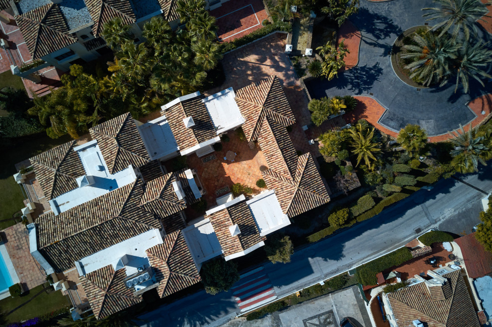 A top quality villa set in Marbella Hill Club. Image 4