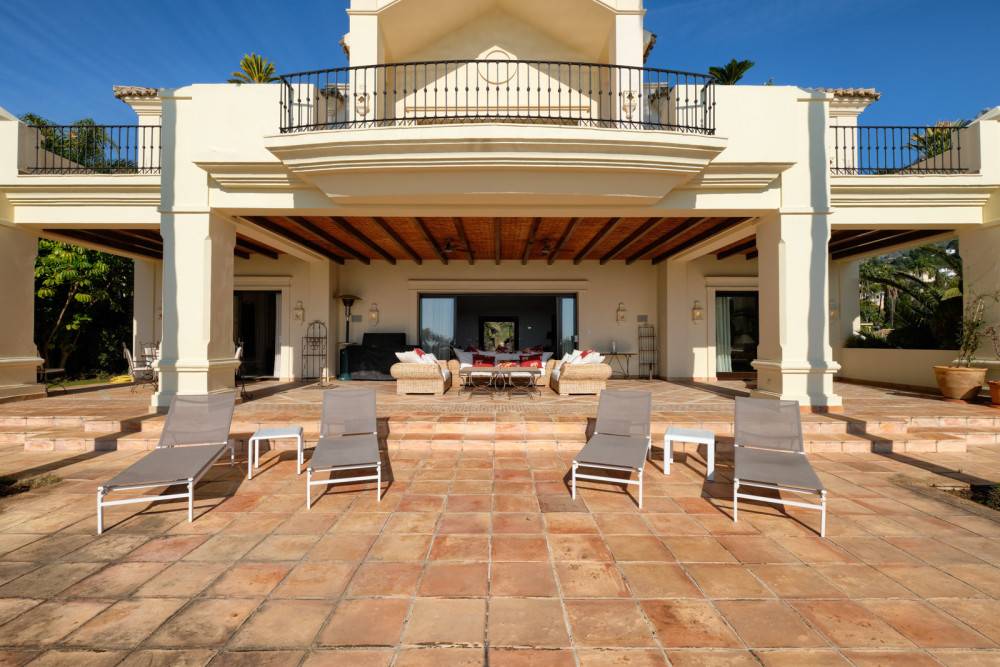 A top quality villa set in Marbella Hill Club. Image 9
