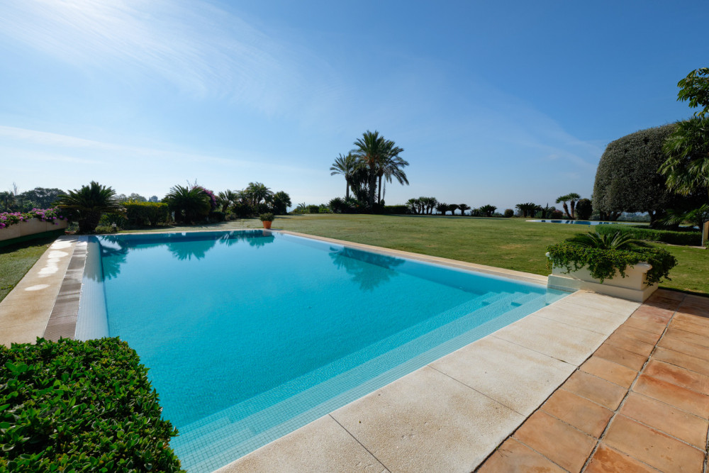 A top quality villa set in Marbella Hill Club. Image 13