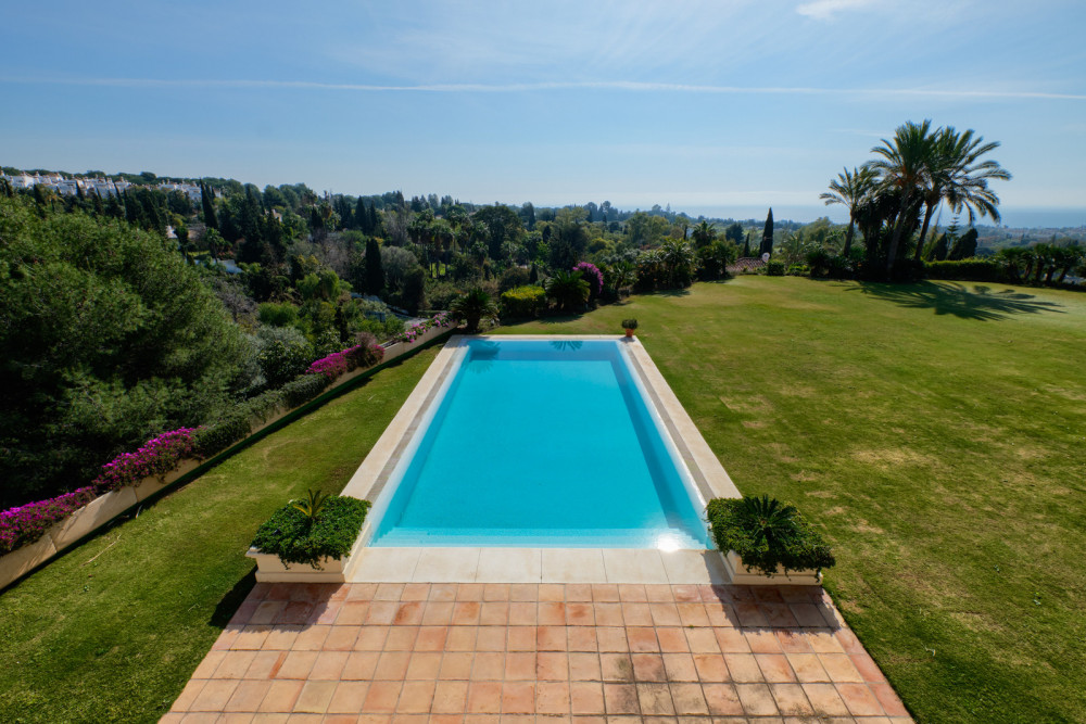 A top quality villa set in Marbella Hill Club. Image 14