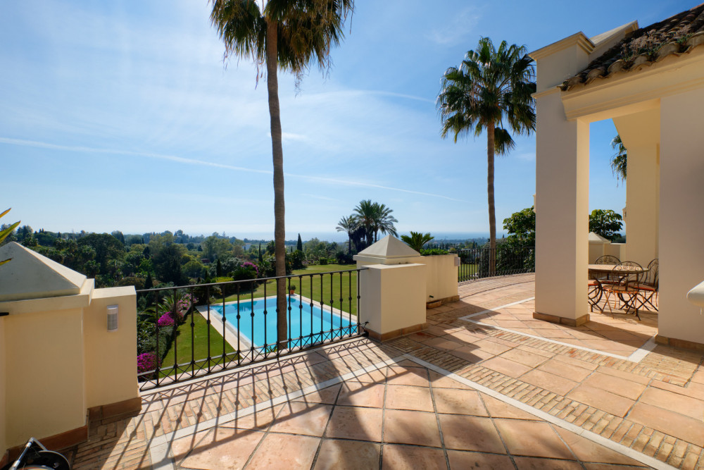 A top quality villa set in Marbella Hill Club. Image 17