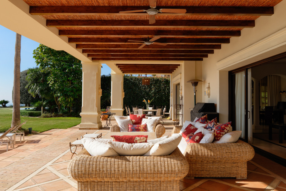A top quality villa set in Marbella Hill Club. Image 18