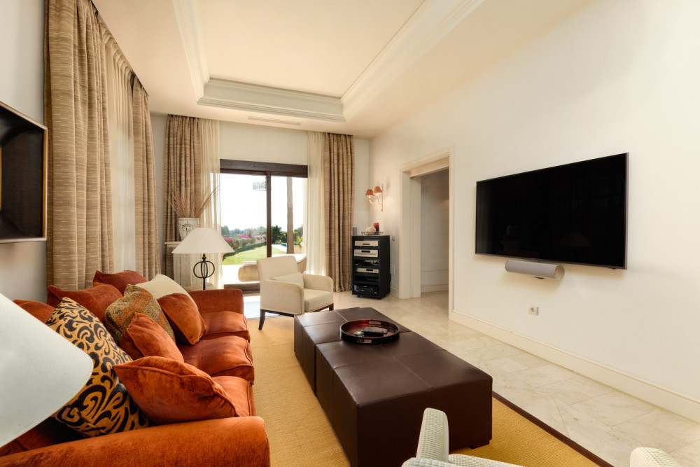 A top quality villa set in Marbella Hill Club. Image 33