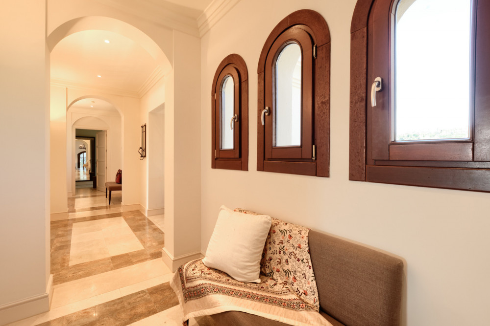 A top quality villa set in Marbella Hill Club. Image 44