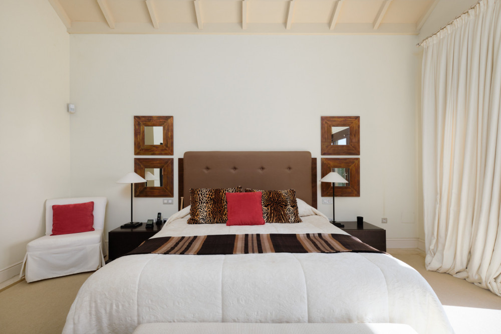 A top quality villa set in Marbella Hill Club. Image 50