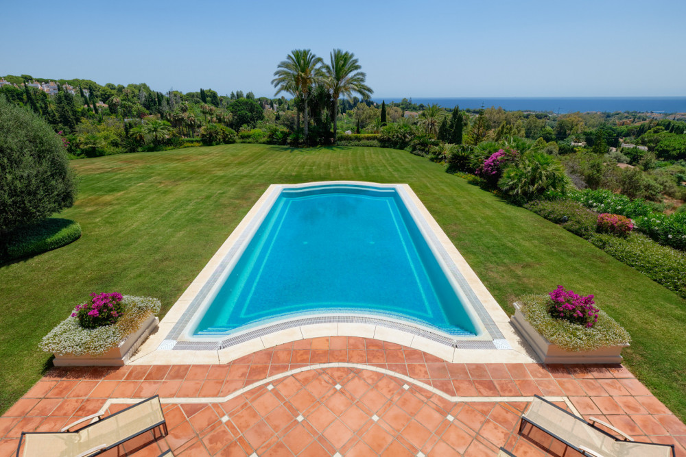 Traditional villa with spectacular views over the coast. Image 9